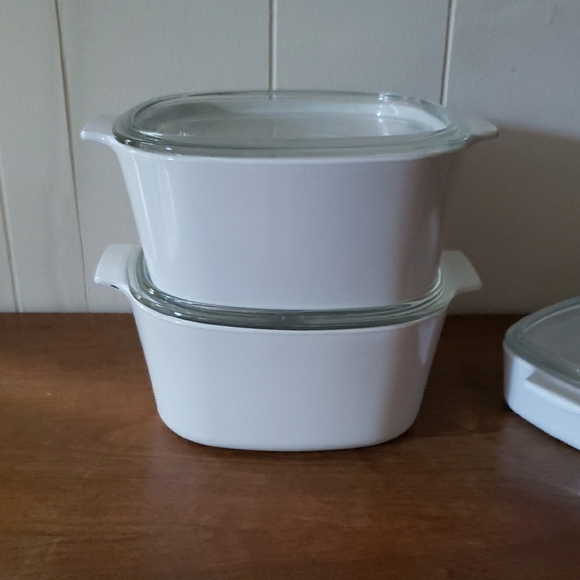 Vintage CorningWare Classic White Casserole Dish with Glass Lid - Picture 7 of 7